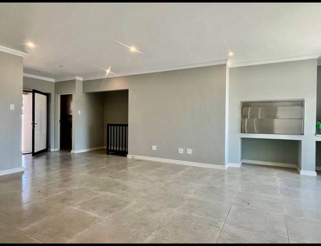 3 BEDROOM TOWNHOUSE FOR SALE IN FRAAIUITSIG